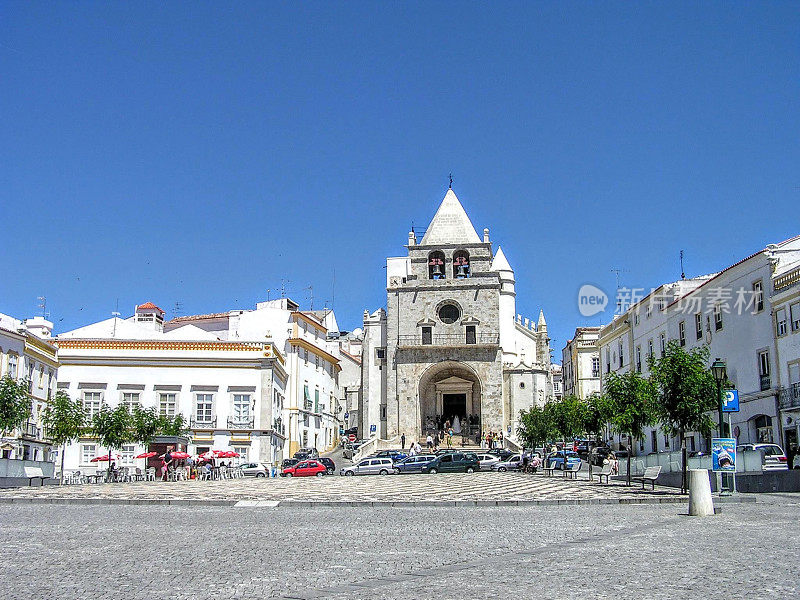 圣母升天大教堂(葡萄牙语:s<s:1> Catedral Nossa Senhora d ' assun<e:1> <e:1> o;埃尔瓦斯大教堂(Antiga sess de Elvas)也被称为埃尔瓦斯老大教堂